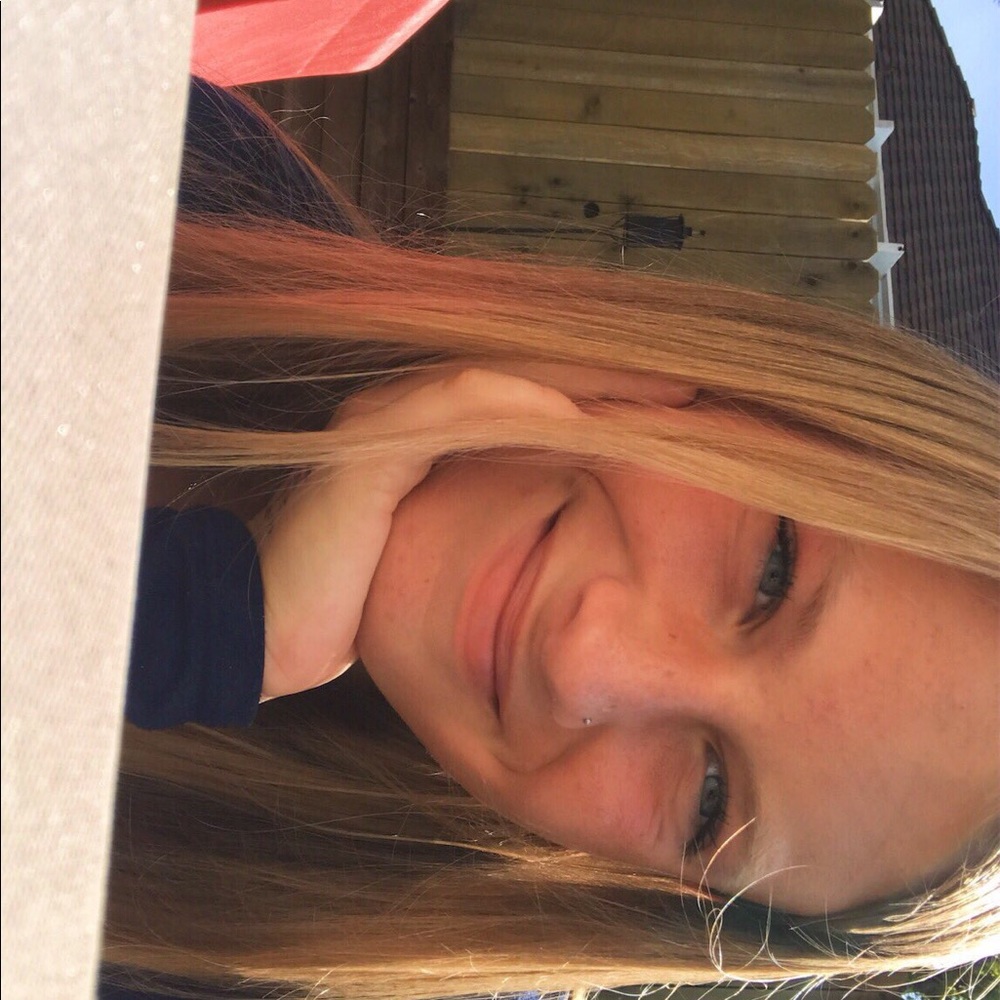 Meet your Posher, Holly